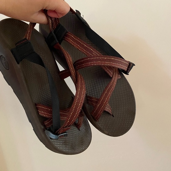 CHACO Z2 BROWN BURGUNDY STRAPPY WATER HIKING SANDALS main image 6